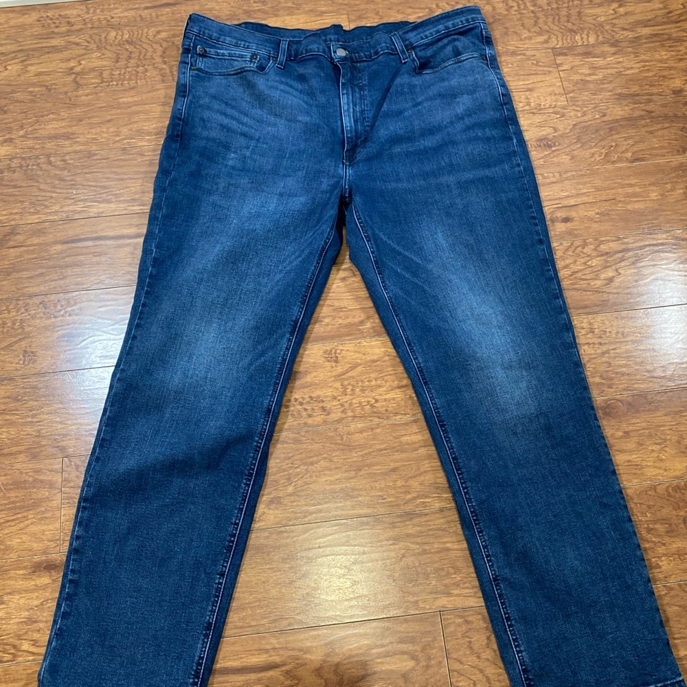 Men's Blue Levi Medium Wash Jeans